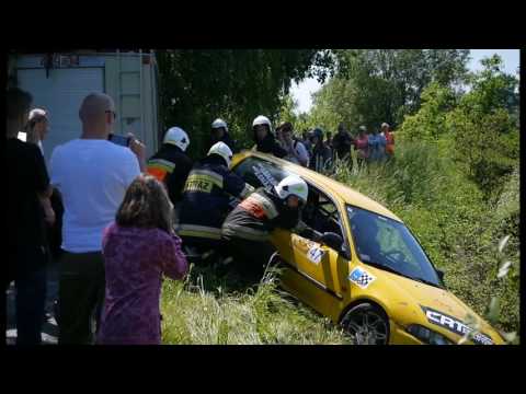 I Rajd Skoczowsko Ochabski akcja wyciągania z rowu