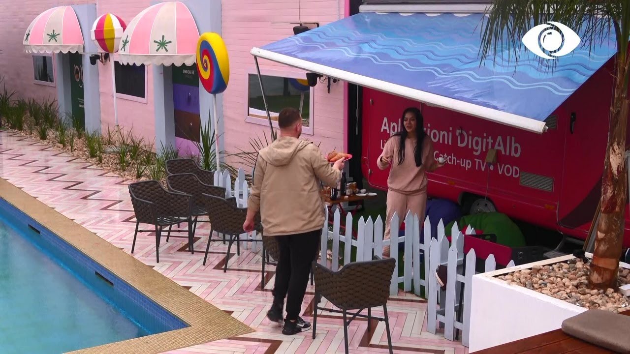 Banorët shijojnë brioshët dhe falenderojnë kompaninë Atlas