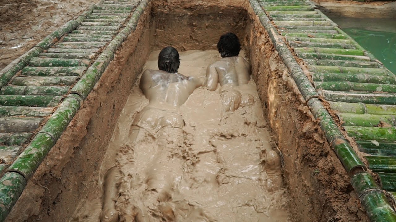 Build Footing Bamboo House Fish Pond, Beautiful and Bad Swimming Pool