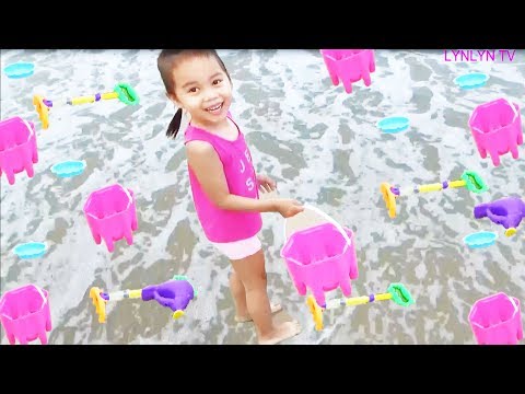 Kids Playing on the Beach | Play Sand Toys with LynLyn.
