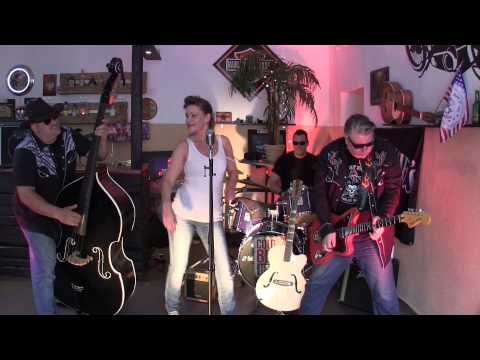 Sandy and The Wild Wombats - Wild One (Real Wild Child)