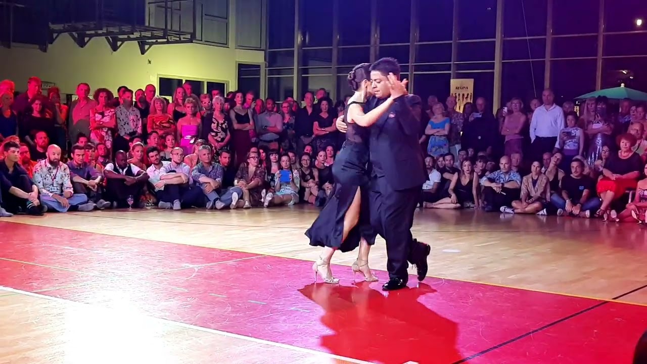 AGUSTINA PIAGGIO Y CARLITOS ESPINOZA ( Argentina)