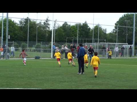 Voetbaltoernooi RKAVV dd 16-05-09 4e wedstrijd DSO F11 - Valken'68 F4.