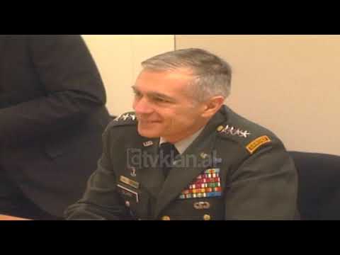 Hashim Thaçi takon Havier Solanën dhe Uesli Klark (28 Maj 1999)