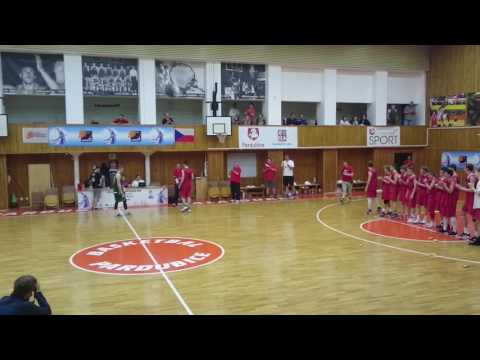 Vyhlášení po zápase BK Synthesia Pardubice - BK Kondoři Liberec U15
