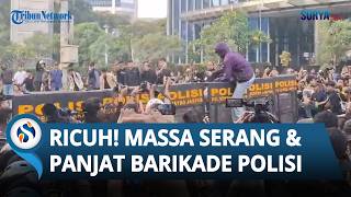 Aksi Demo di Thamrin Berujung Ricuh! Demonstran Serang dan Panjat Barikade Polisi