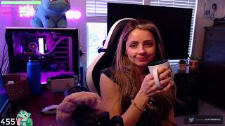 STREAMER FARTS LIVE ON STREAM AND GIGGLES AFTER IT