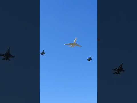 Gulfstream w eskorcie 2 myśliwców !! #airport #lotnisko #samolot #airforce #military #myśliwiec #paf