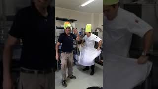 ¡Así entra en calor nuestro personal para festejar los cumpleaños de nuestros huéspedes!