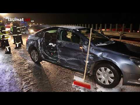 Schneefall und rutschige Straßen führten zu zahlreichen Unfällen im Abendverkehr