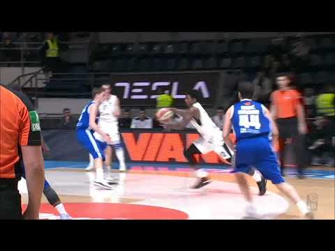 Patrick Miller changes hands in mid-air for an easy lay-up (Partizan NIS - Mornar, 23.12.2017)