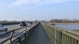 preview picture of video 'Geesthacht, Germany: Elbe, Bundesstraße 404, Staustufe (Barrage) - 4K Video Photo'