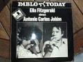 Ella Fitzgerald abraça Antonio Carlos Jobim (side 1 ...