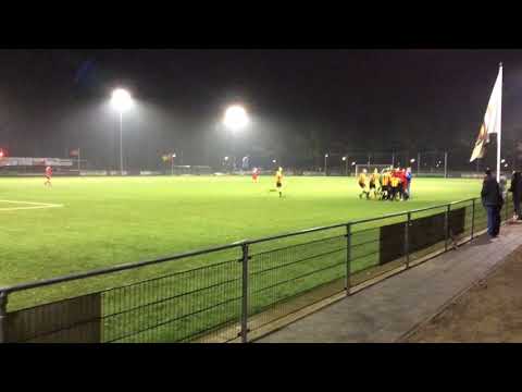 West Frisia - Zouaven: Jordi van Ammers scoort 1-1.