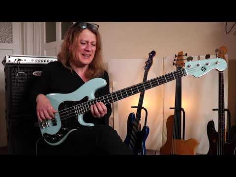 Bo's Bass Lab -  Maruszczyk Frog (with slow solo and backing)