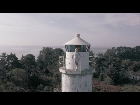 iamamiwhoami; chasing kites