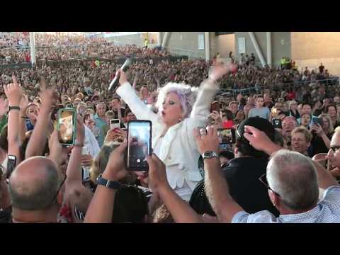 Cyndi Lauper & Rod Stewart - Budweiser Stage, Toronto; August 10, 2018