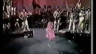 Gal canta "Rumba Louca",