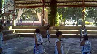 preview picture of video 'Basketball League 2009 [Barangay D] junior division part 1'
