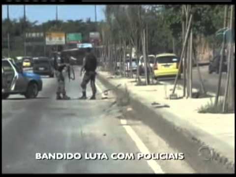 Bandido luta com policiais na Av. Brasill 17-05-2011.mp4