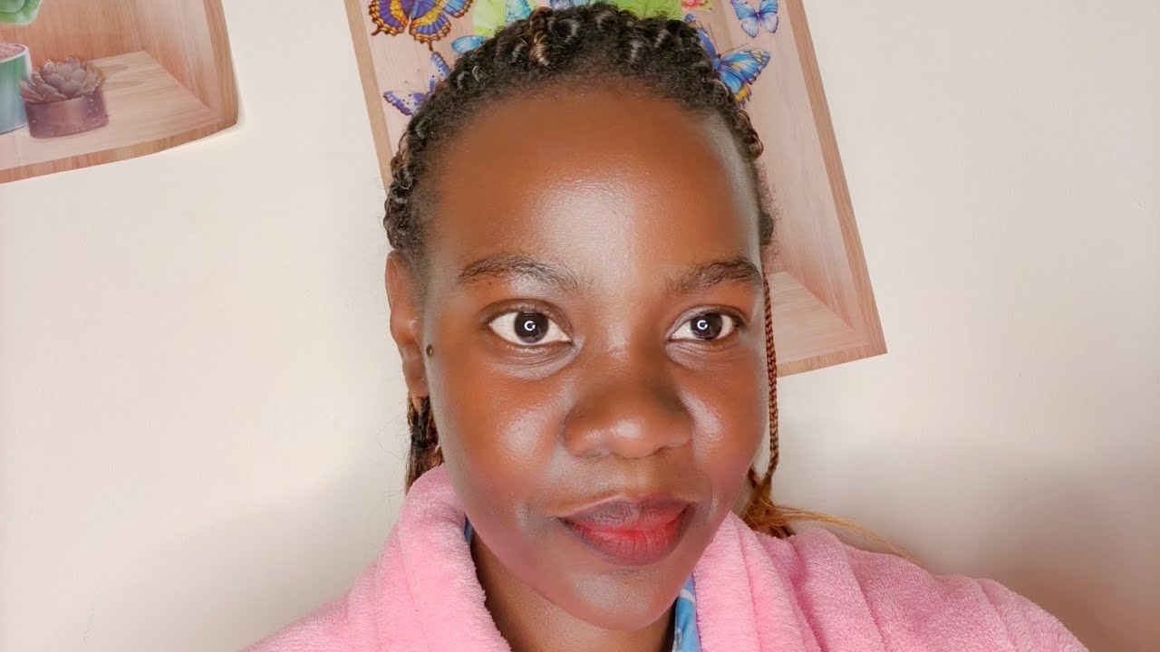 Obugoye obusikiliza omusajja mukisenge 