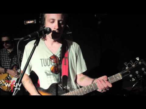 Diamond Rugs - "100 Sheets" (Live at WFUV)