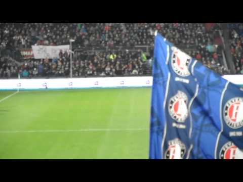 EN DAAR KOMT DIE DE WEEF