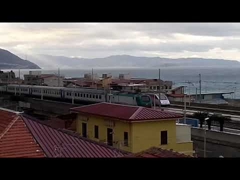 Incrocio tra regionale 23951 e Frecciargento 8358