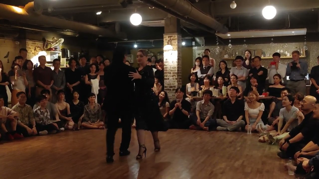 [Pedro Laurenz - Arrabal] Ariadna Naveira & Fernando Sanchez