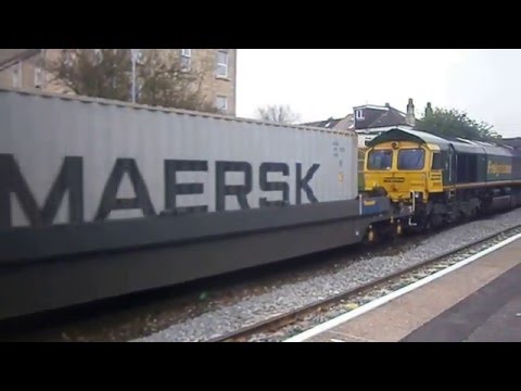 Freightliner Class 66 no: 66955 @ Oldfield Park {4L31} 21/04/2016.