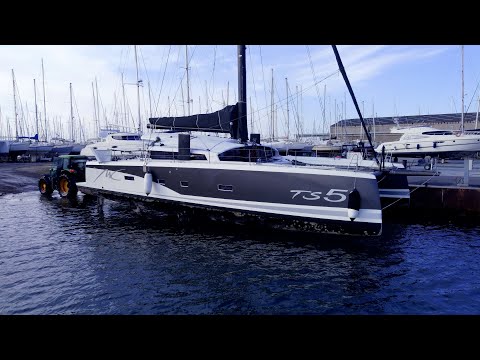 Mise à terre d'un catamaran TS5 - Marsaudon composite