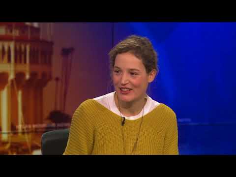 "Phantom Thread" Star Vicky Krieps Shares her Thoughts on Daniel Day-Lewis's Retirement