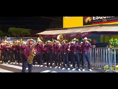 Facmol   tocando  Take Me Home, Country Roads  ,Canção de John Denver