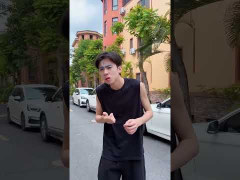 原来是在看手机啊！#cosplay#shorts