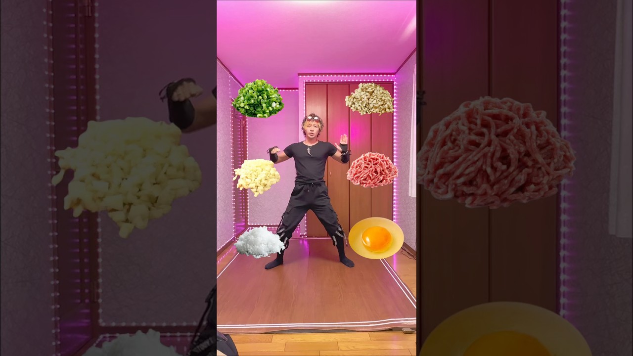 踊りながら肉まんを作る男がヤバすぎる… The man who makes steamed buns while dancing is just too crazy…