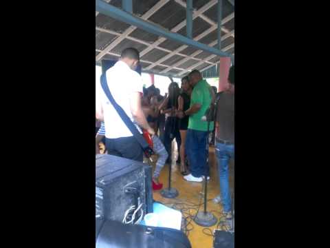 Chica sexy bailando Merengue Tipico