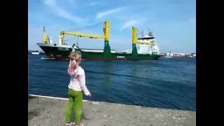 Девочка просит корабль погудеть - Видео онлайн