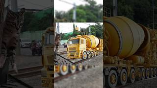 Download lagu Kucing kaget ada kereta api truk molen (mixer truck) mp3