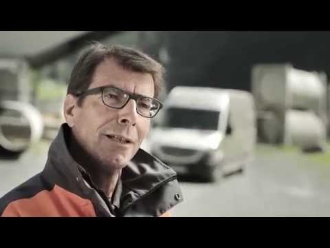 Pumpspeicherwerk Limmern: Werbekampagne Mercedes Benz auf der Baustelle | Axpo