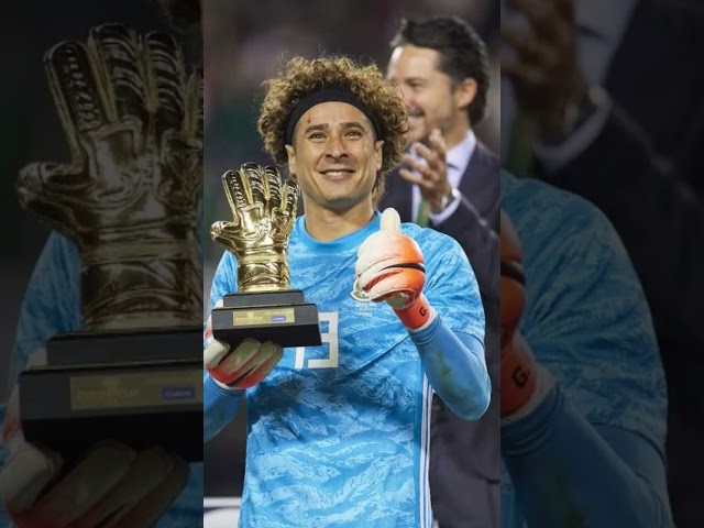 Vídeo relacionado con UPKOCH Trofeo Portero Oro Único Forma de Fútbol Trofeo Deportivo Decorativo para Competiciones Escolares y Aficionados Regalo Fútbol Personalizado