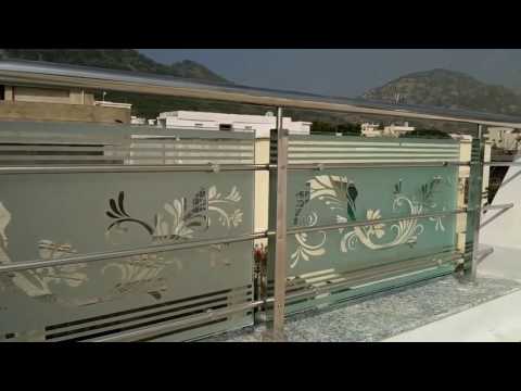 Stainless steel railings with glass designs
