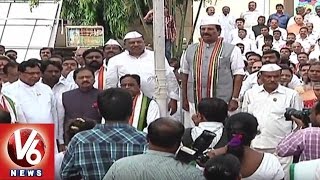 TPCC Cheif Uttam Kumar Reddy Flag Hoisting | Gandhi Bhavan | Independence Day Celebrations - V6News