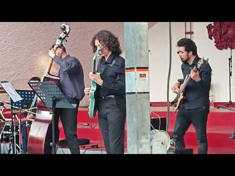 Felix Slováček mladší a Jiří Knotte s komorním orchestrem - Stokrát chválím čas (Karel Gott)