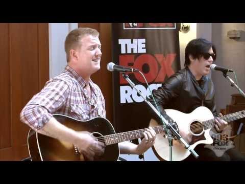 Queens Of The Stone Age - Go With the Flow (Fox Uninvited Guest)