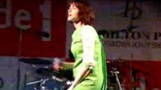 sophie ellis bextor @ hamilton races yes sir i can boogie(2)