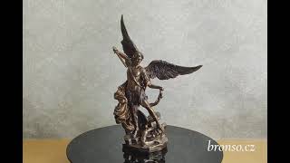 Archanděl Michael porážející Satana – náboženská figurka Veronese WU74997A4