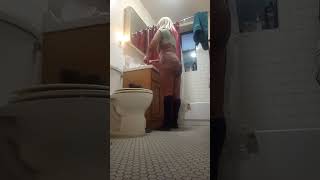 Wright Investments is live! Hand washing request 😜!! #cleaning #bootyshorts #nyc #livenow #thick