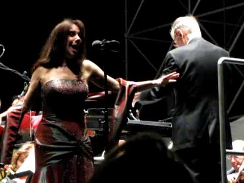 Ennio MORRICONE live a Fenis dirige "Ecstasy of Gold" (con Susanna Rigacci)