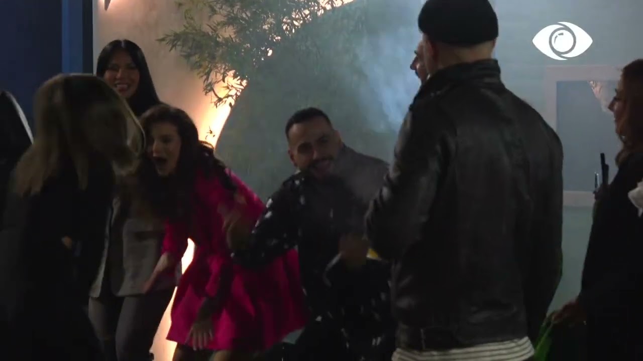 Super atmosferë nga Capital T/ Banorët i bashkohen në skenë