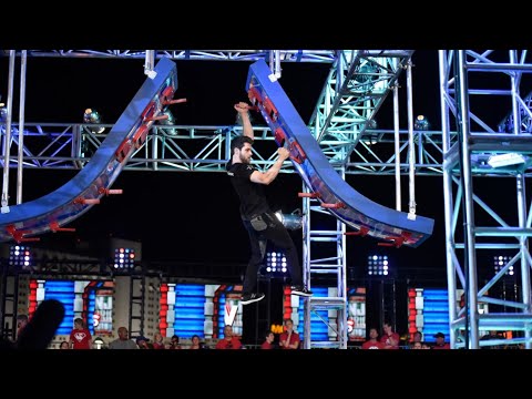 (FF) Tyler Gillett at the Vegas Finals: Stage 3 - American Ninja Warrior 2019